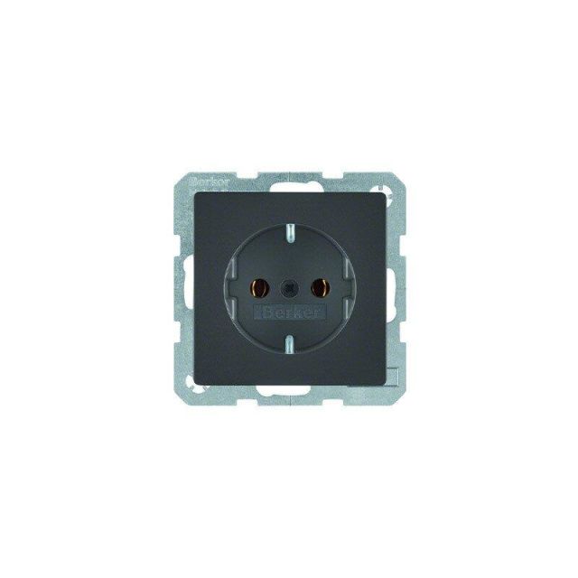 Berker R.Classic Mechanism Schuko Socket  Black 03041