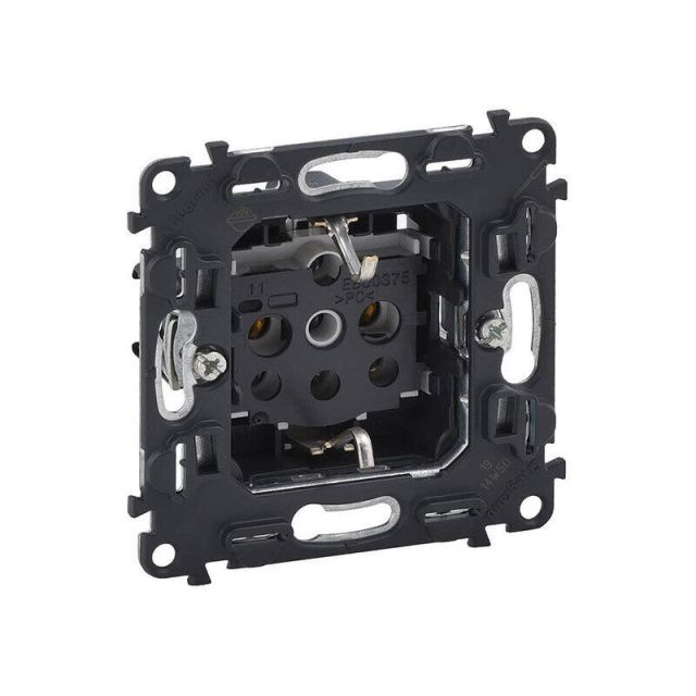 Valena Life/Allure 2P+E Socket Mechanism With Screws Recessed 753025