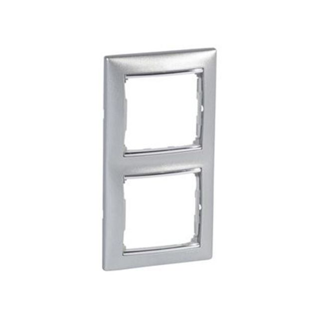 Valena Frame 3 Gangs Vertical Aluminium/Silver  770356